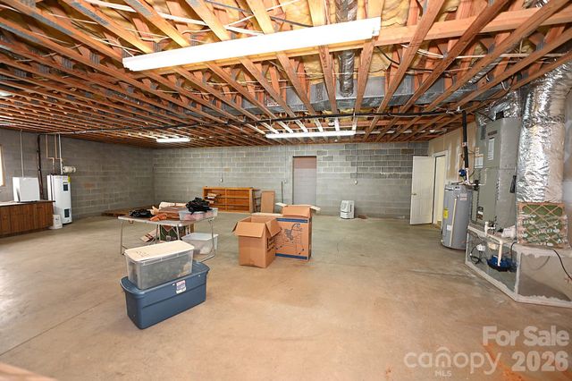 640 40th Avenue Lane NW, Hickory, NC 28601