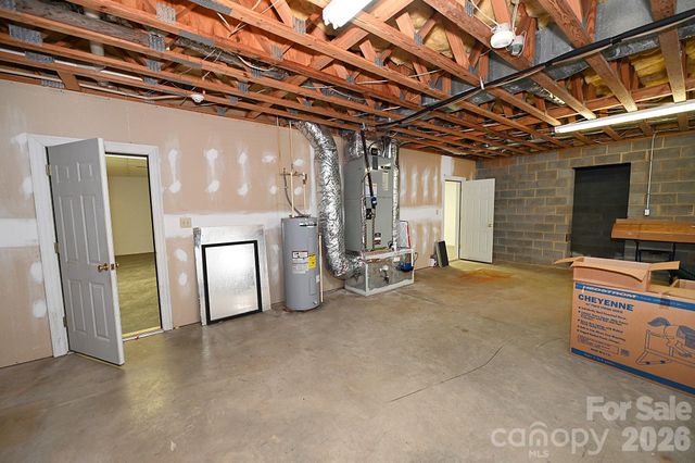 640 40th Avenue Lane NW, Hickory, NC 28601