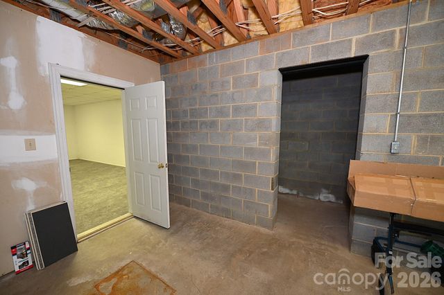 640 40th Avenue Lane NW, Hickory, NC 28601