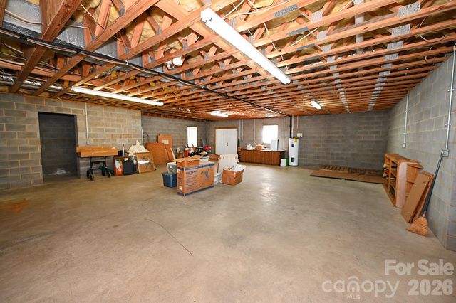 640 40th Avenue Lane NW, Hickory, NC 28601