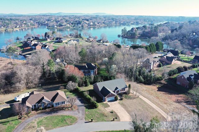 640 40th Avenue Lane NW, Hickory, NC 28601