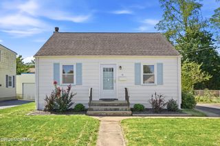 16 Eisenhower Avenue, Spotswood, NJ 08884
