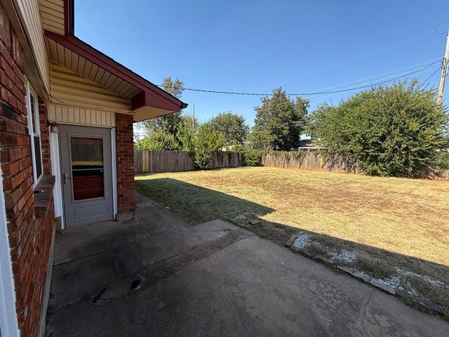 5813 NW 66th Street, Warr Acres, OK 73132
