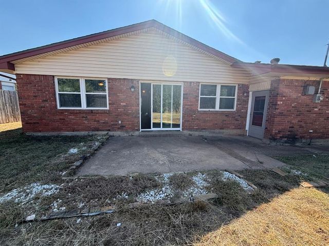 5813 NW 66th Street, Warr Acres, OK 73132