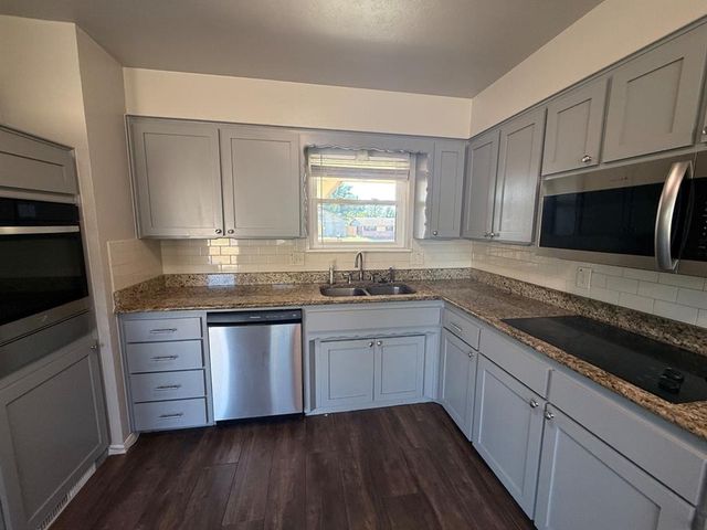 5813 NW 66th Street, Warr Acres, OK 73132
