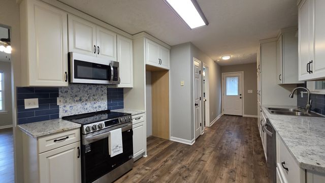 2312 Forrest Fields Dr, Chapel Hill, TN 37034