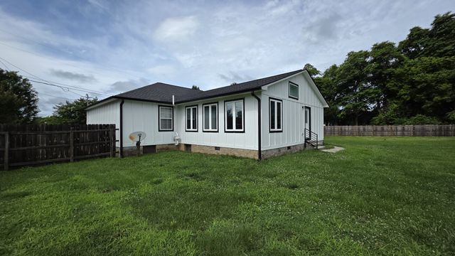 2312 Forrest Fields Dr, Chapel Hill, TN 37034