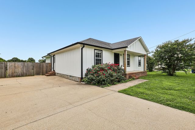 2312 Forrest Fields Dr, Chapel Hill, TN 37034