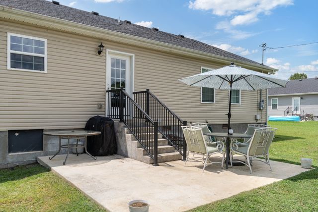 1203 S Washington St, Tullahoma, TN 37388