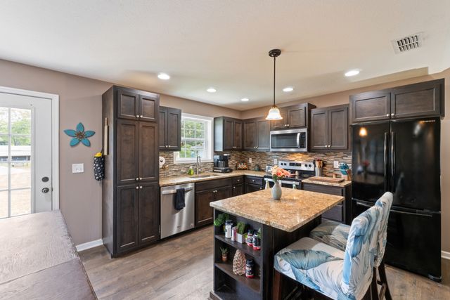 1203 S Washington St, Tullahoma, TN 37388