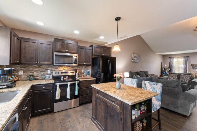1203 S Washington St, Tullahoma, TN 37388