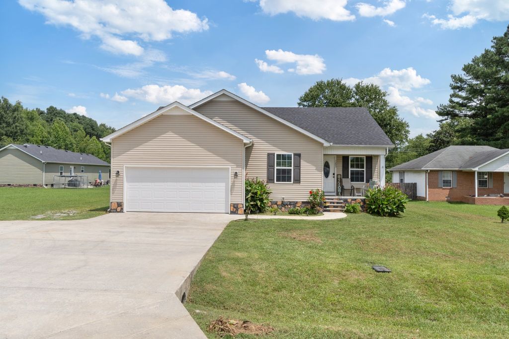 1203 S Washington St, Tullahoma, TN 37388