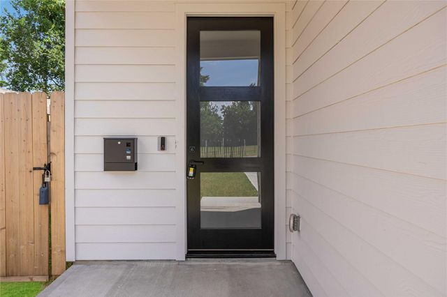 4117 Kewanee Street B, Houston, TX 77051