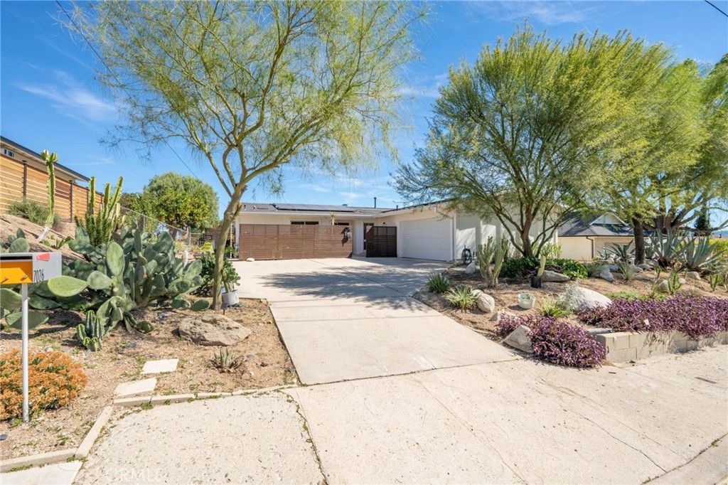 Image 1 of property listing at 7026 Middlesbury Ridge, West Hills, CA 91307