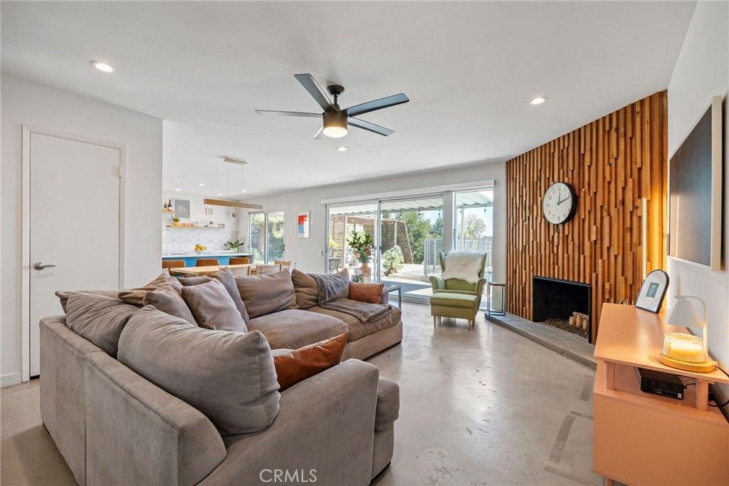 Image 11 of property listing at 7026 Middlesbury Ridge, West Hills, CA 91307