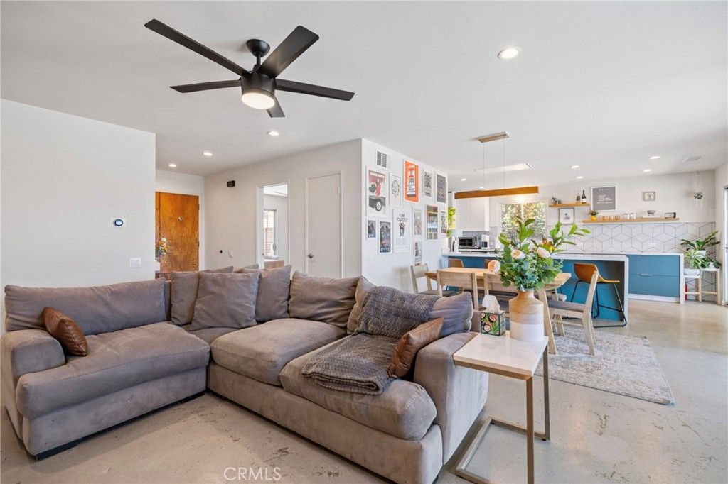 Image 14 of property listing at 7026 Middlesbury Ridge, West Hills, CA 91307