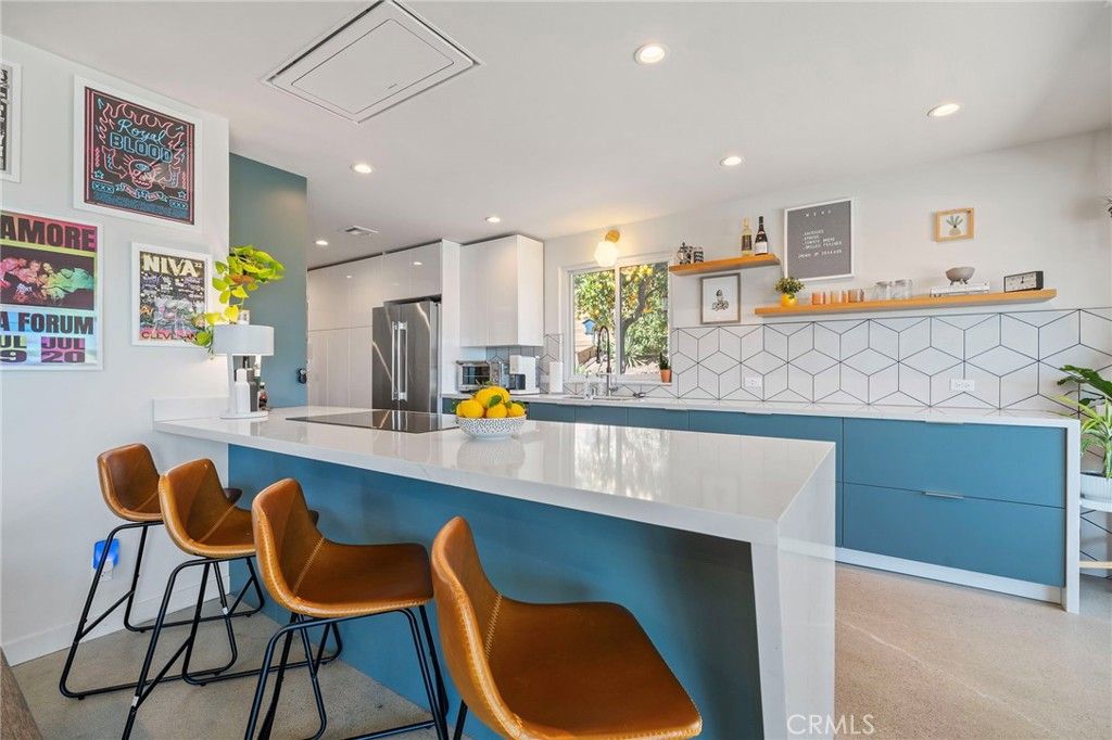 Image 2 of property listing at 7026 Middlesbury Ridge, West Hills, CA 91307