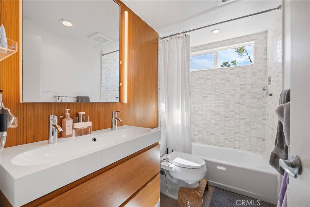 Image 34 of property listing at 7026 Middlesbury Ridge, West Hills, CA 91307