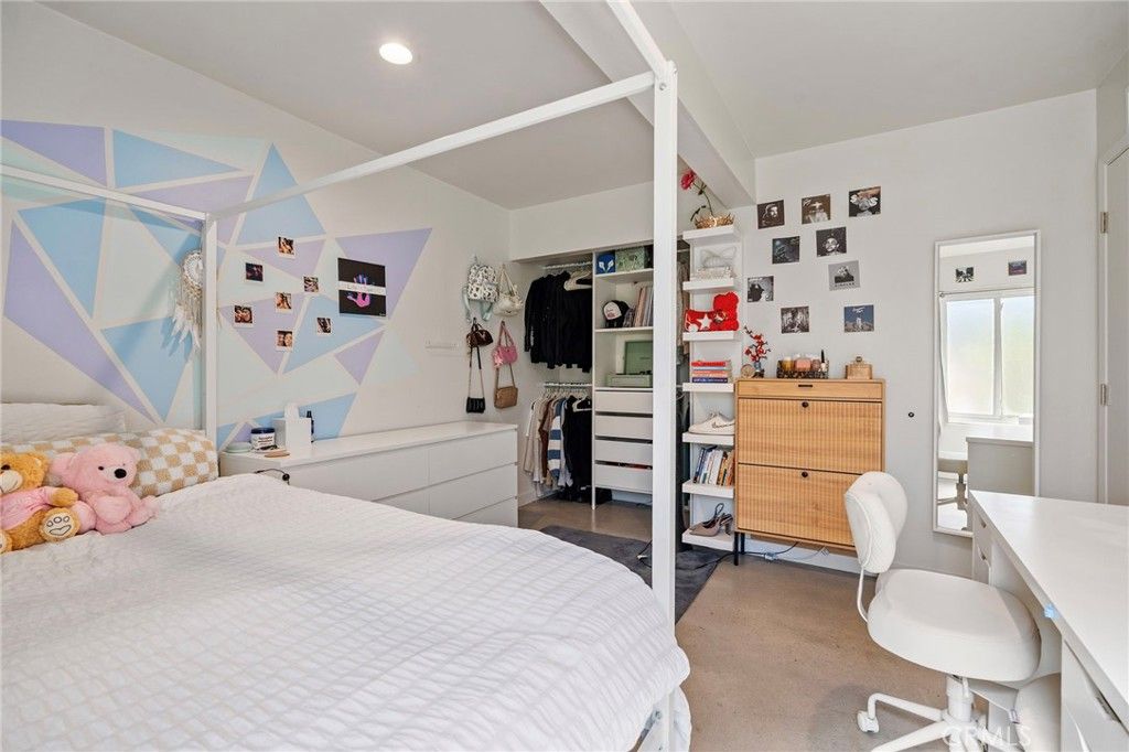 Image 36 of property listing at 7026 Middlesbury Ridge, West Hills, CA 91307