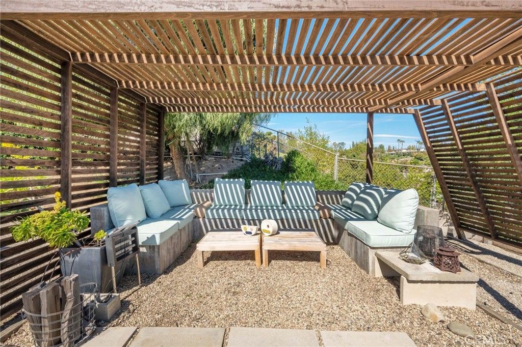 Image 39 of property listing at 7026 Middlesbury Ridge, West Hills, CA 91307