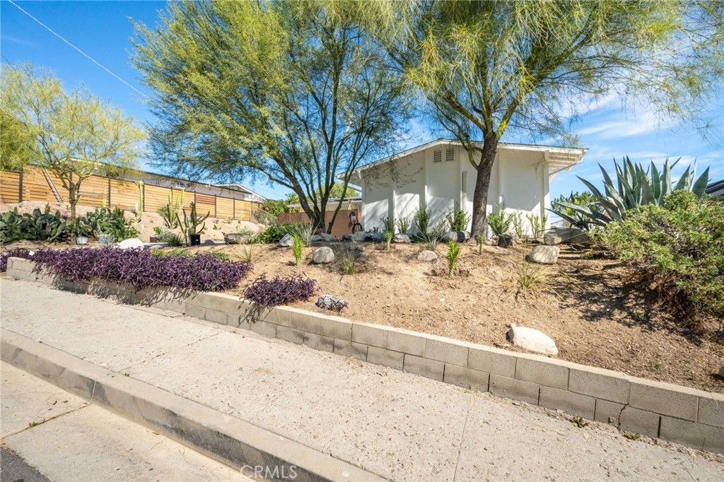 Image 4 of property listing at 7026 Middlesbury Ridge, West Hills, CA 91307