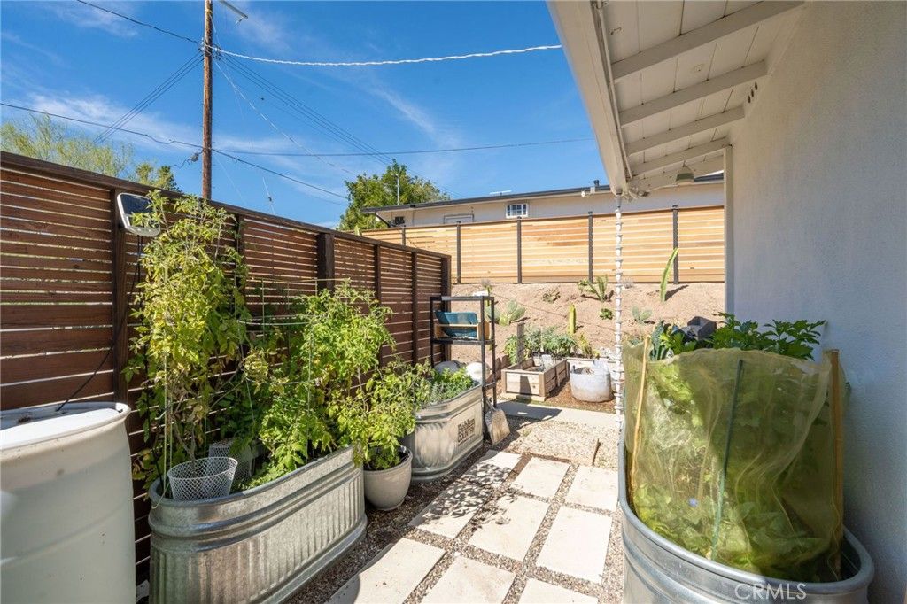 Image 40 of property listing at 7026 Middlesbury Ridge, West Hills, CA 91307