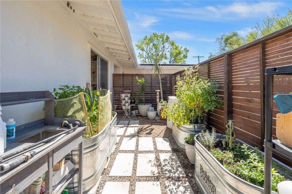 Image 41 of property listing at 7026 Middlesbury Ridge, West Hills, CA 91307