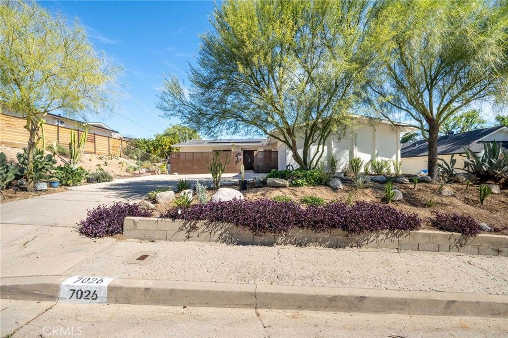 Image 5 of property listing at 7026 Middlesbury Ridge, West Hills, CA 91307