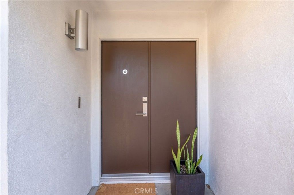 Image 8 of property listing at 7026 Middlesbury Ridge, West Hills, CA 91307