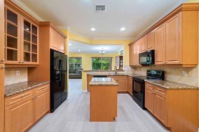 128 W Prive Circle, Delray Beach, FL 33445