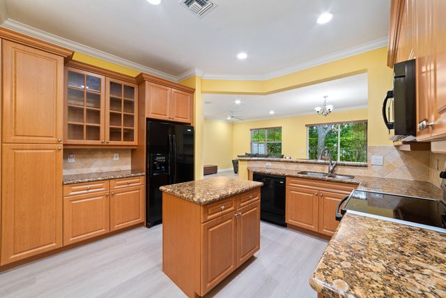 128 W Prive Circle, Delray Beach, FL 33445