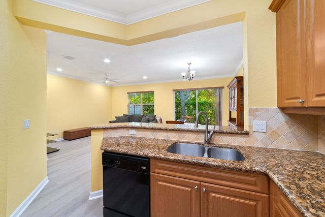 128 W Prive Circle, Delray Beach, FL 33445
