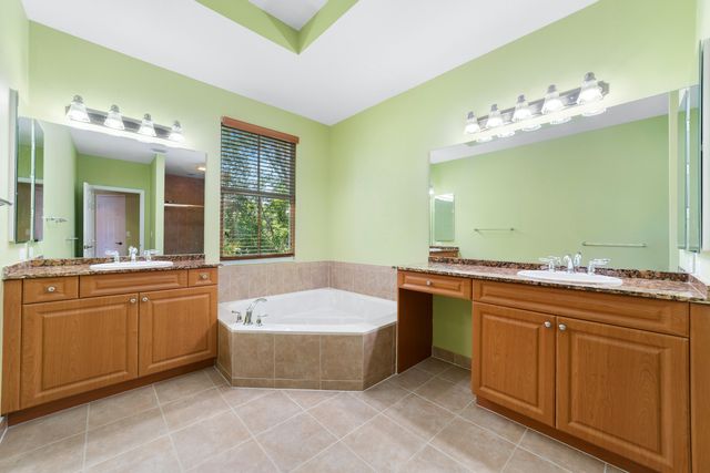 128 W Prive Circle, Delray Beach, FL 33445