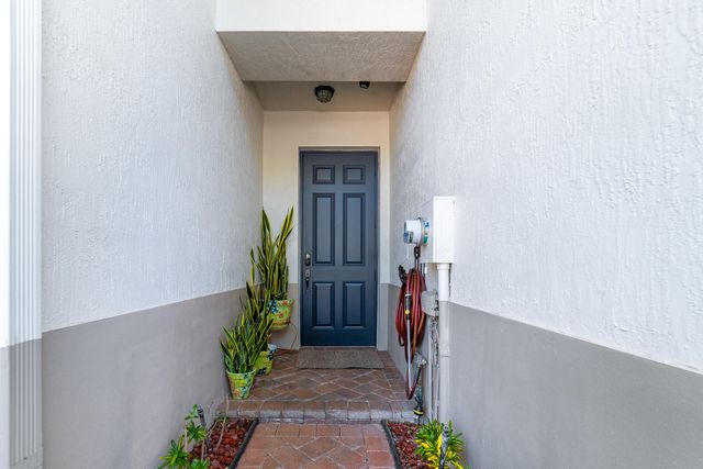 128 W Prive Circle, Delray Beach, FL 33445