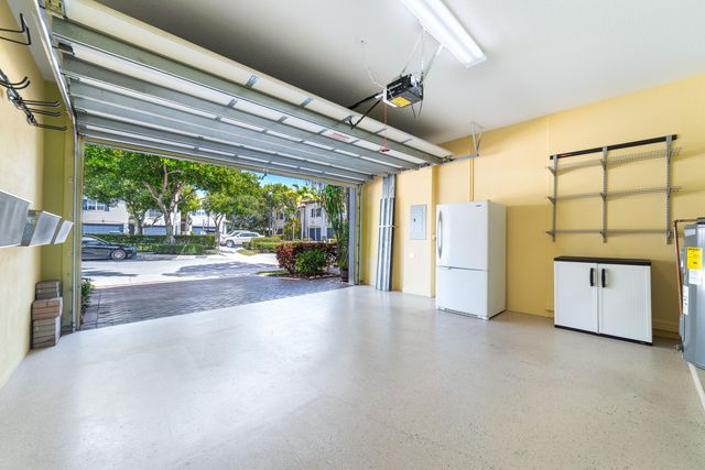 128 W Prive Circle, Delray Beach, FL 33445