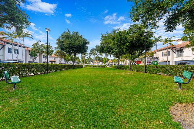 128 W Prive Circle, Delray Beach, FL 33445
