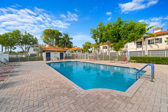 128 W Prive Circle, Delray Beach, FL 33445
