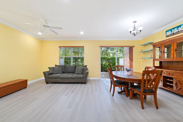 128 W Prive Circle, Delray Beach, FL 33445