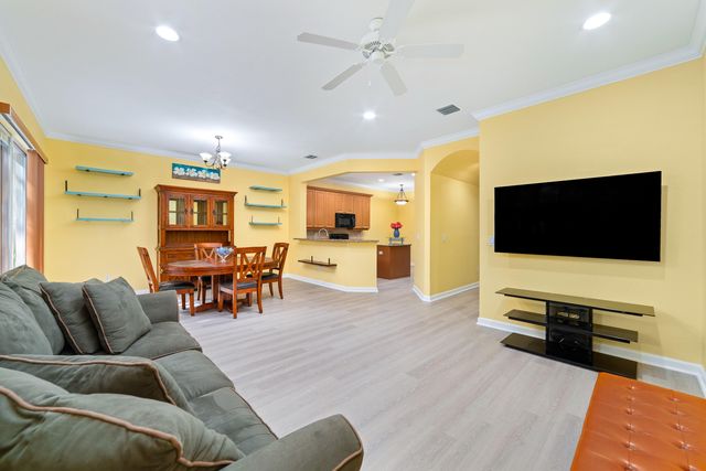128 W Prive Circle, Delray Beach, FL 33445