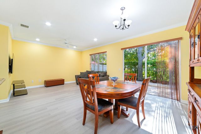 128 W Prive Circle, Delray Beach, FL 33445