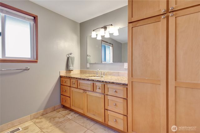 908 S 18th Street, Mount Vernon, WA 98274