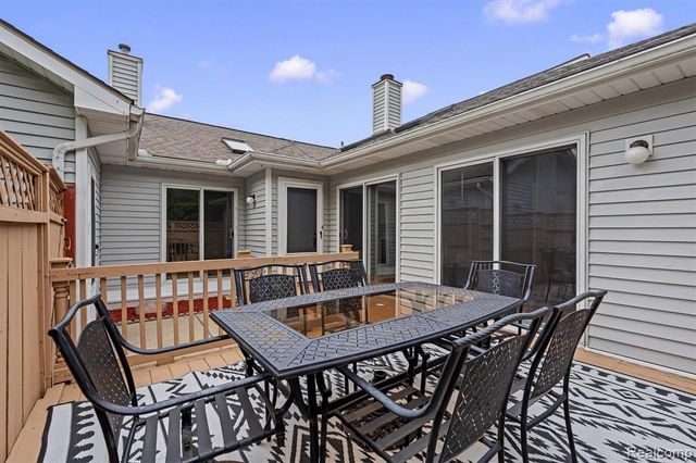 9487 Marina Drive, White Lake, MI 48386