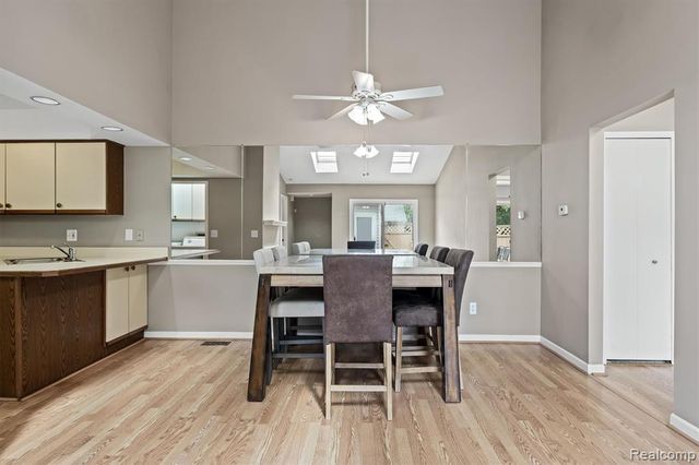 9487 Marina Drive, White Lake, MI 48386