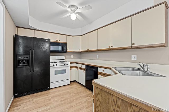 9487 Marina Drive, White Lake, MI 48386