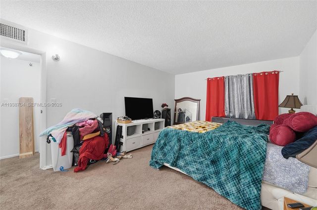 17901 NW 68th Ave R206, Hialeah, FL 33015