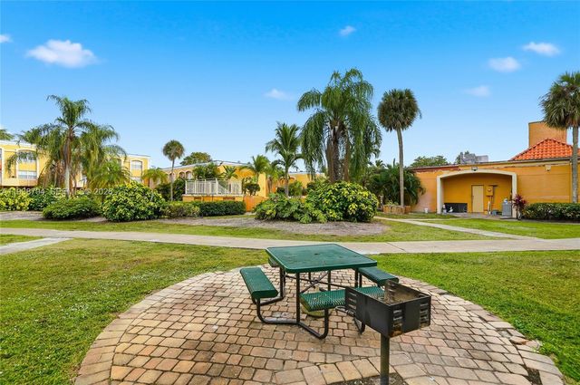 17901 NW 68th Ave R206, Hialeah, FL 33015