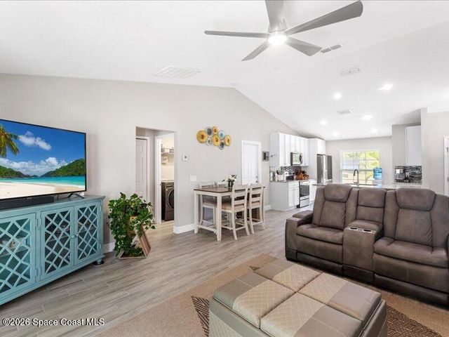 587 Plumbago Road NW, Palm Bay, FL 32907