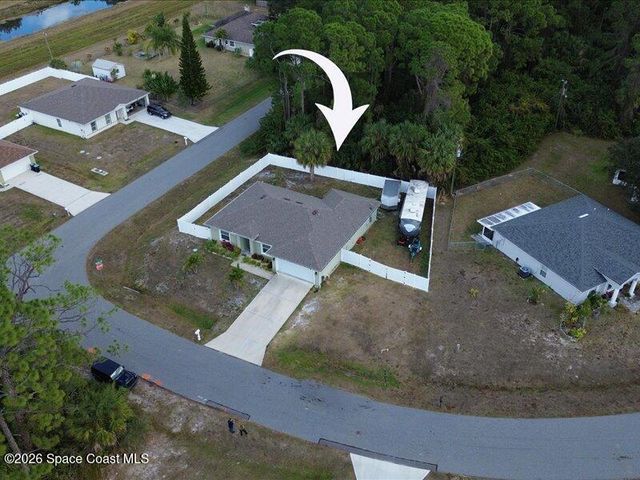 587 Plumbago Road NW, Palm Bay, FL 32907