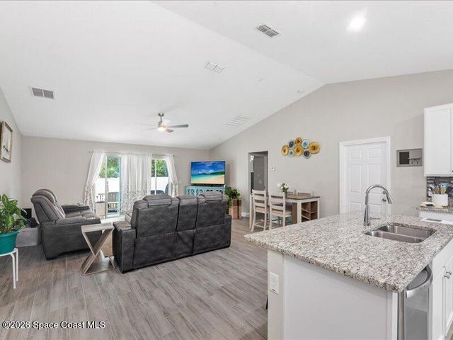 587 Plumbago Road NW, Palm Bay, FL 32907