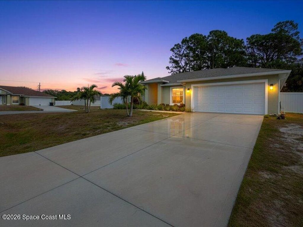 587 Plumbago Road NW, Palm Bay, FL 32907